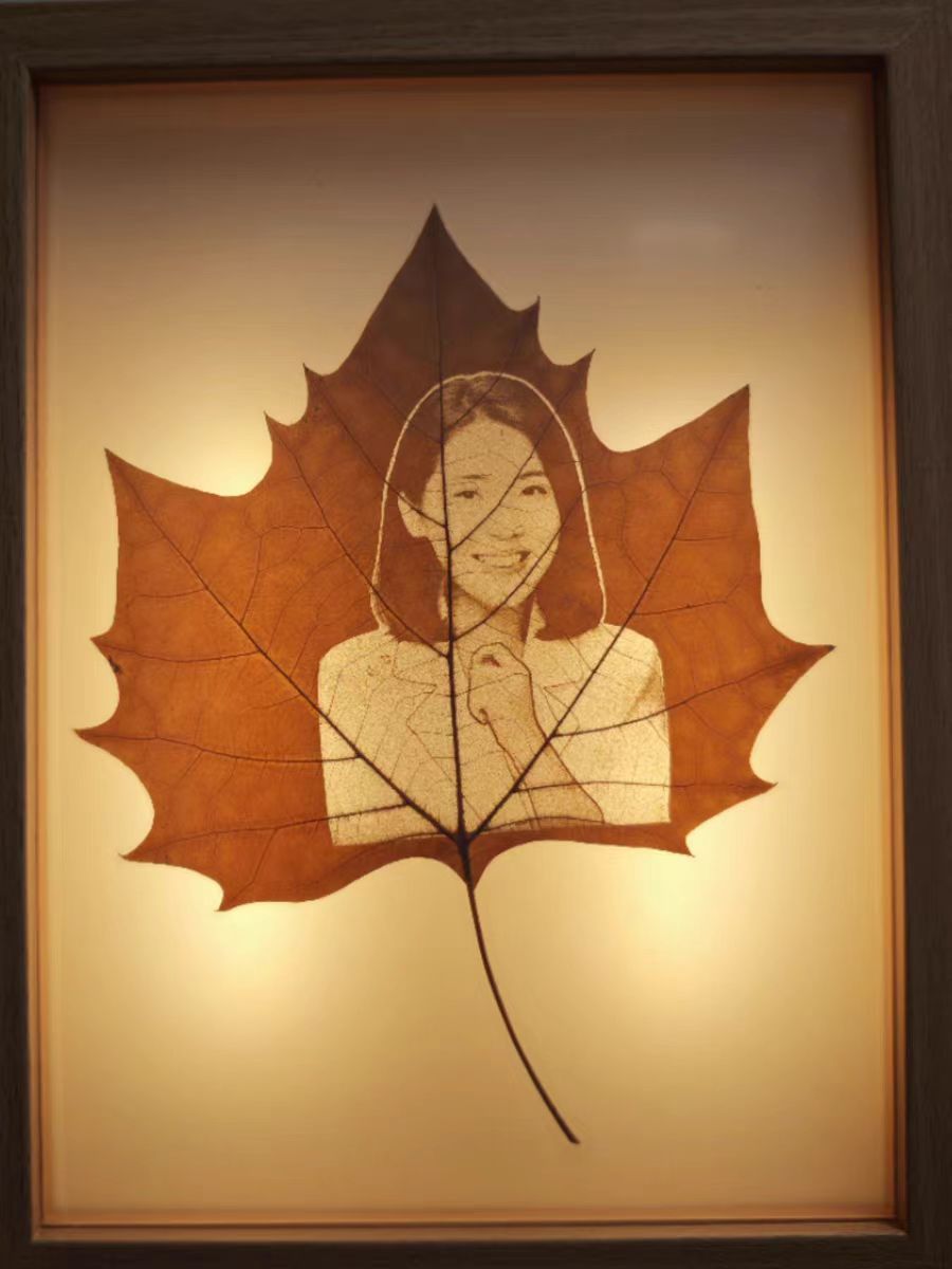 Custom Laser Leaf Portrait – Nature’s Canvas for Your Memories