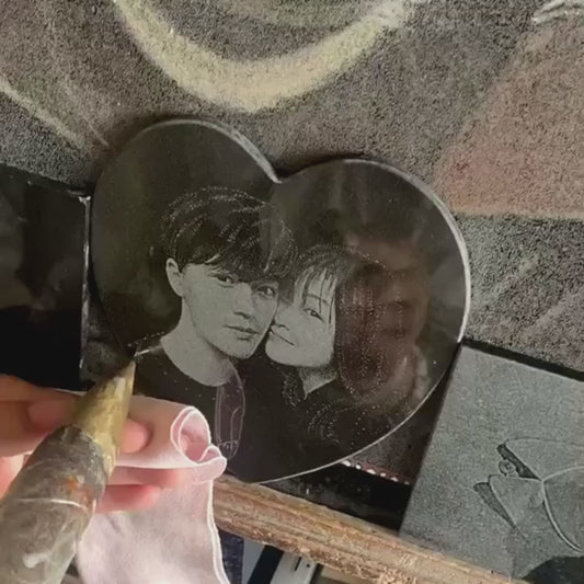Custom Stone Shadow Portrait – Hand-Pointed Eternal Memories on Black Slate